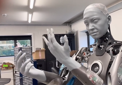 智能機(jī)器人的演進(jìn) 從英國(guó)新型人形機(jī)器人看未來(lái)